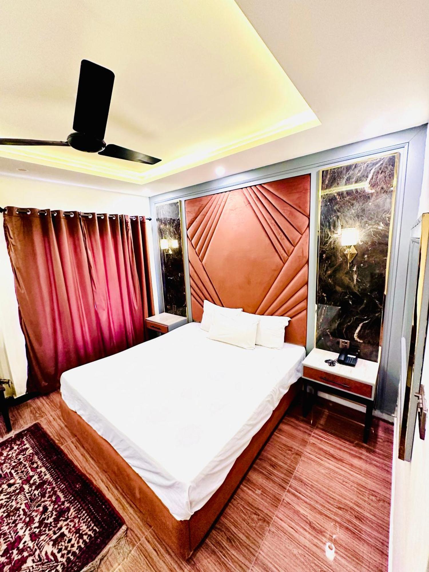 Hotel Blue Moon Executive à Islamabad Extérieur photo