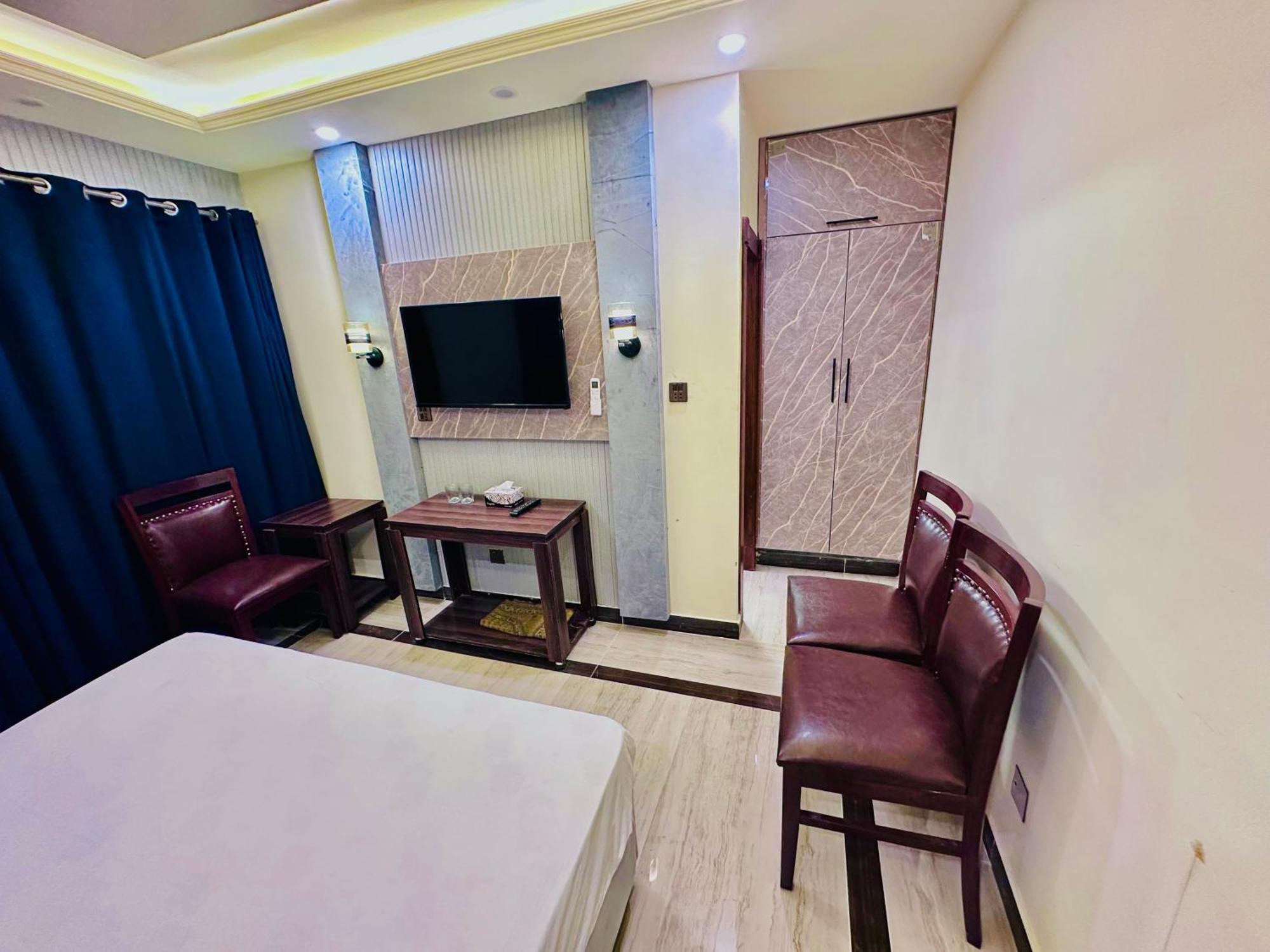 Hotel Blue Moon Executive à Islamabad Extérieur photo