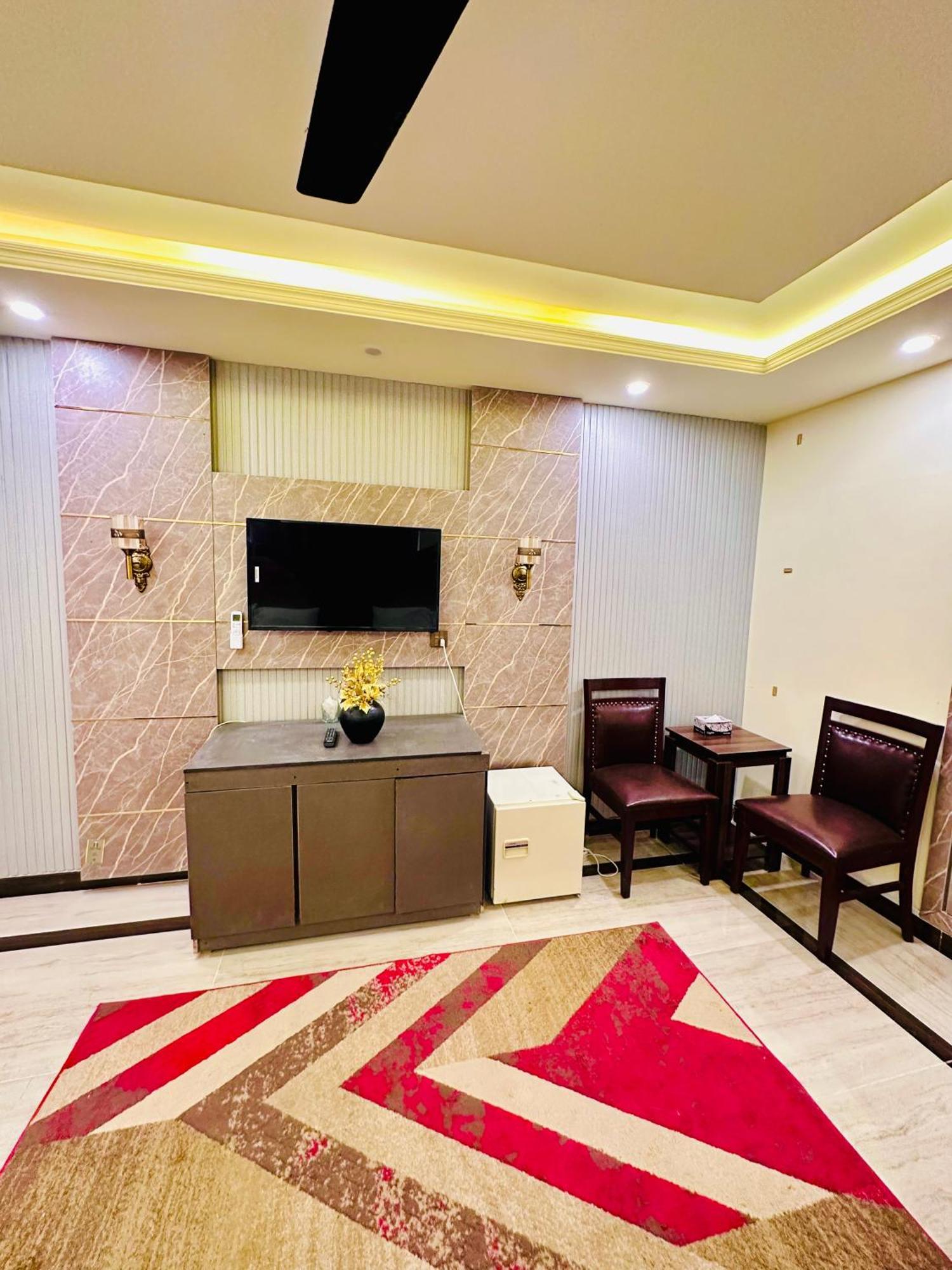 Hotel Blue Moon Executive à Islamabad Extérieur photo