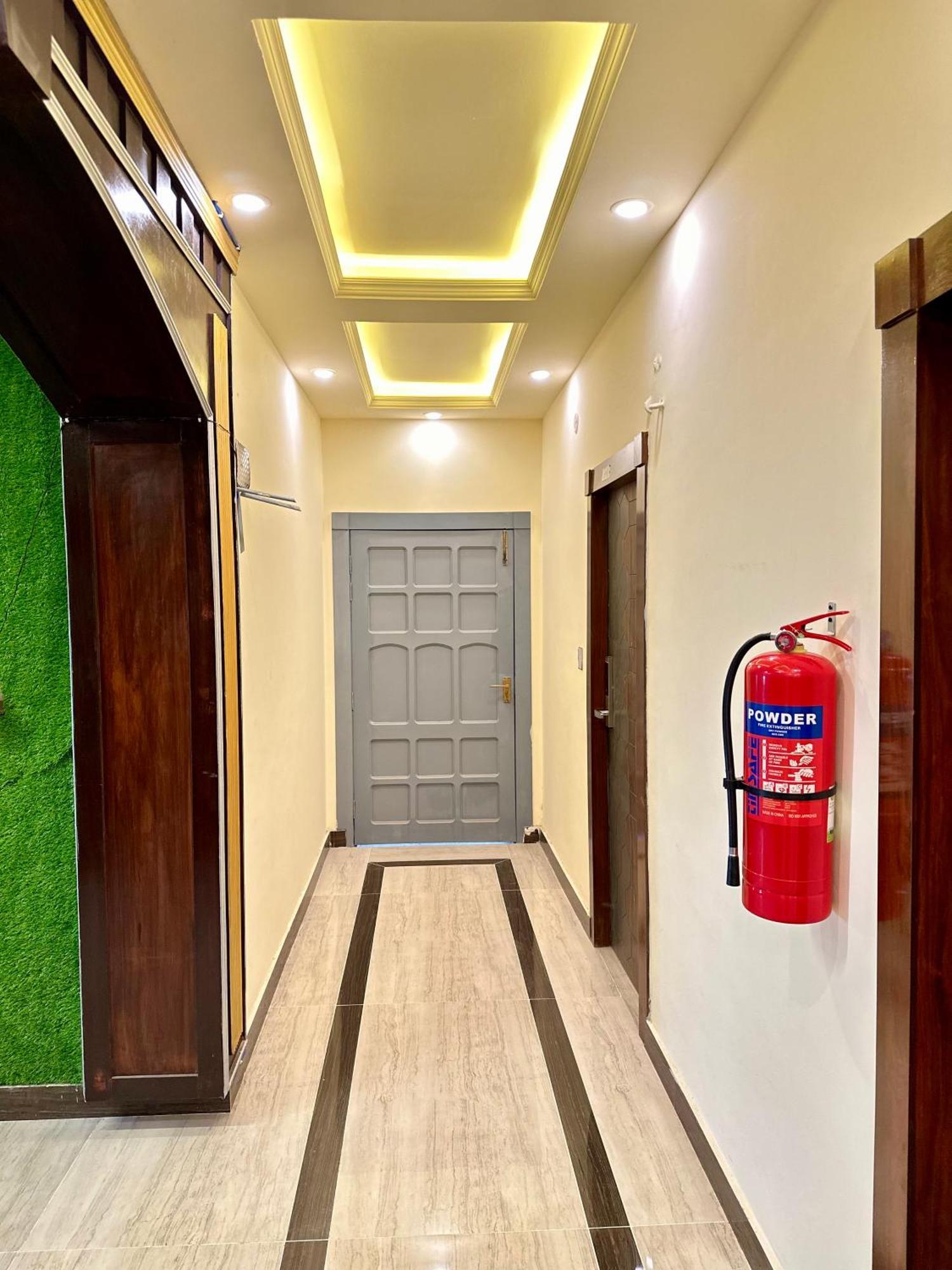 Hotel Blue Moon Executive à Islamabad Extérieur photo