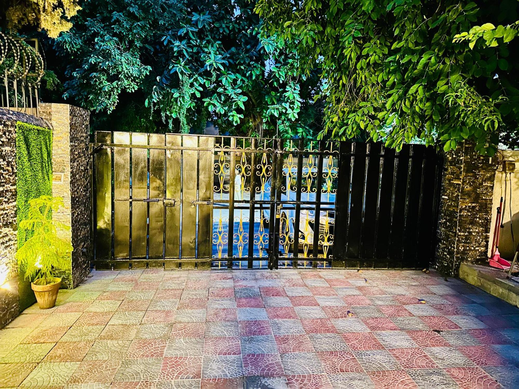 Hotel Blue Moon Executive à Islamabad Extérieur photo